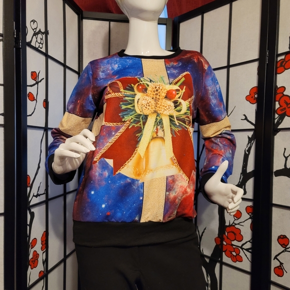 WOMEN'S SOFT SHINY CHRISTMAS SWEAT SHIRT STYLE WRAPED PACKAGE ART/SIZE MEDIUM - Picture 3 of 15